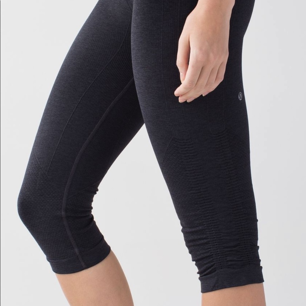 Lululemon In the flow crop leggings size 6